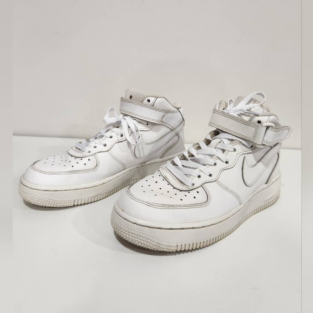 Nike Air Force 1 Mid White Sneakers Women’s 7 / Youth 5.5Y